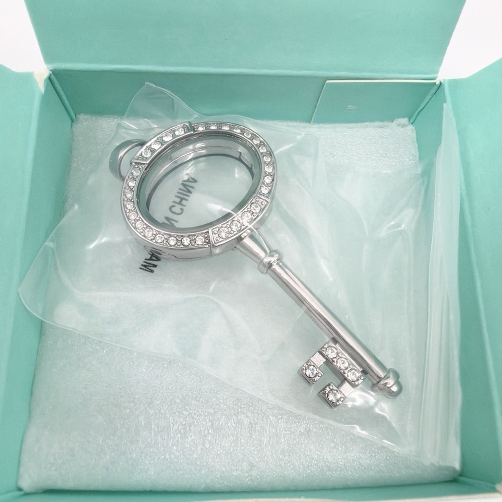 Origami Owl Silver Convertible Modern Key Locket LK1111 New Mint Condition